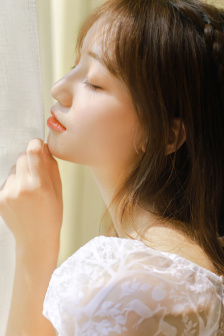 她当着丈夫面前被耍了